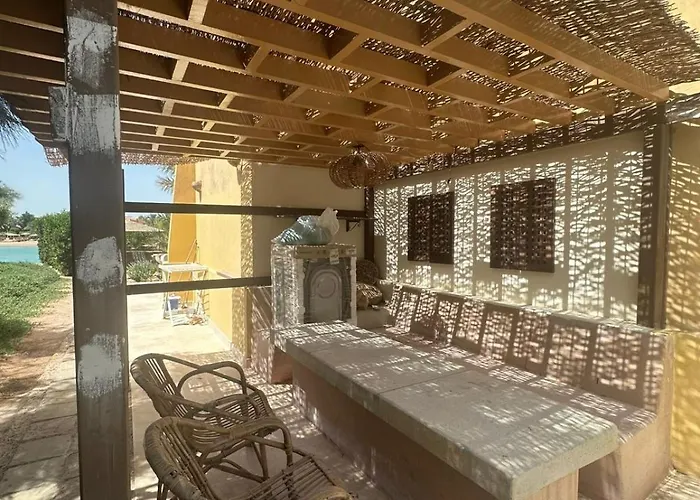 דירה In Nubian , Behind Rihanna הורגהדה